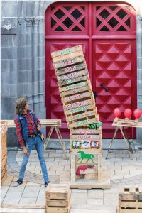 Soirée d'ouverture des Rugissantes #4 avec la Cie Chicken Street, théâtre de rue, SAMEDI 20 SEPTEMBRE 2025 à 18h30 Esplanade Louvière